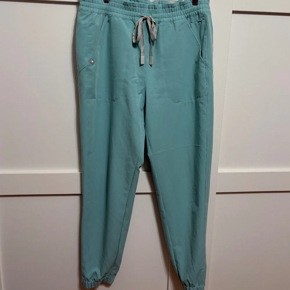 Figs - Seaglass Regina Scrub Pants Size L - Like New! - Picture 2 of 2